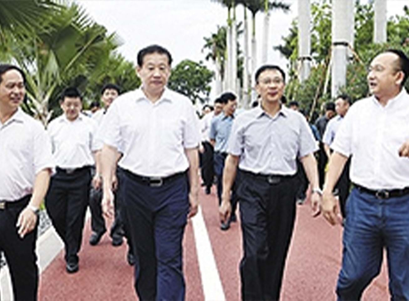 領(lǐng)導(dǎo)視察湘津鋪?zhàn)庸窘?jīng)營情況